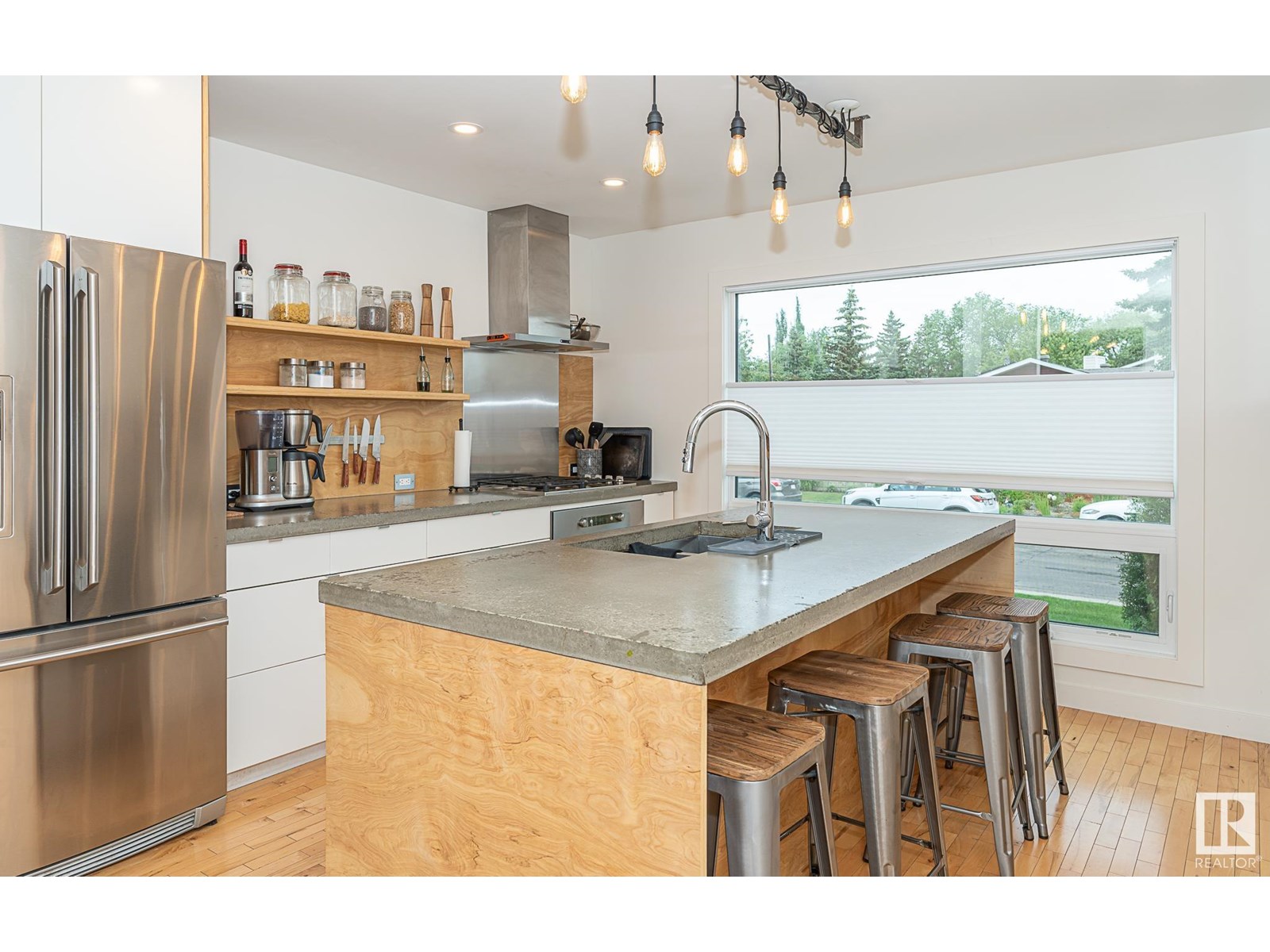 Photo 4 of 12211 42 A Av Nw, Edmonton AB