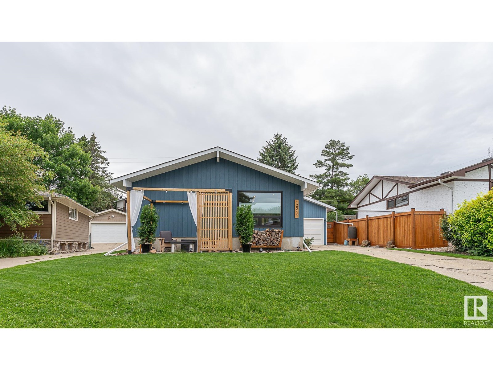 Photo 1 of 12211 42 A Av Nw, Edmonton AB