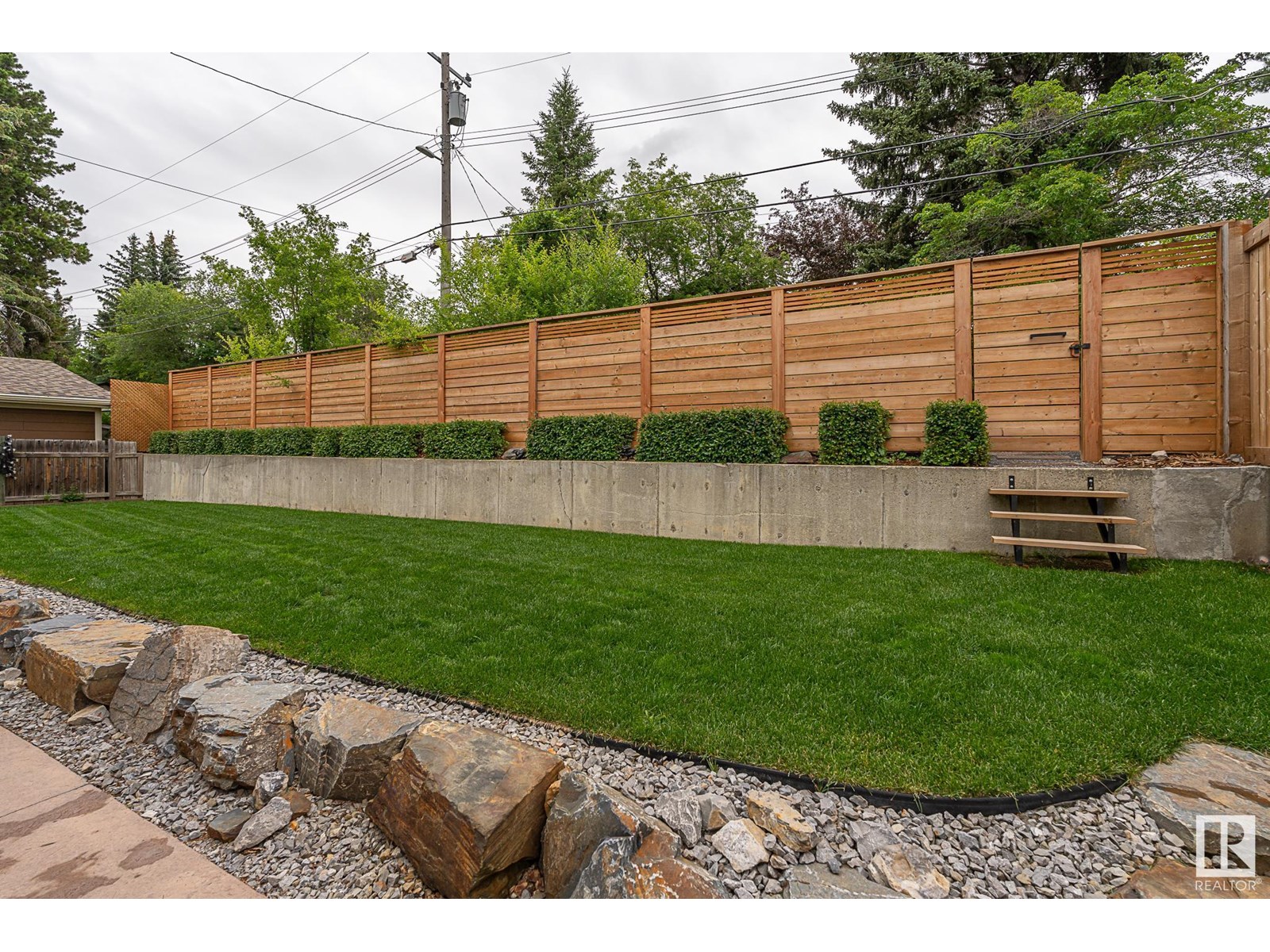 Photo 2 of 12211 42 A Av Nw, Edmonton AB