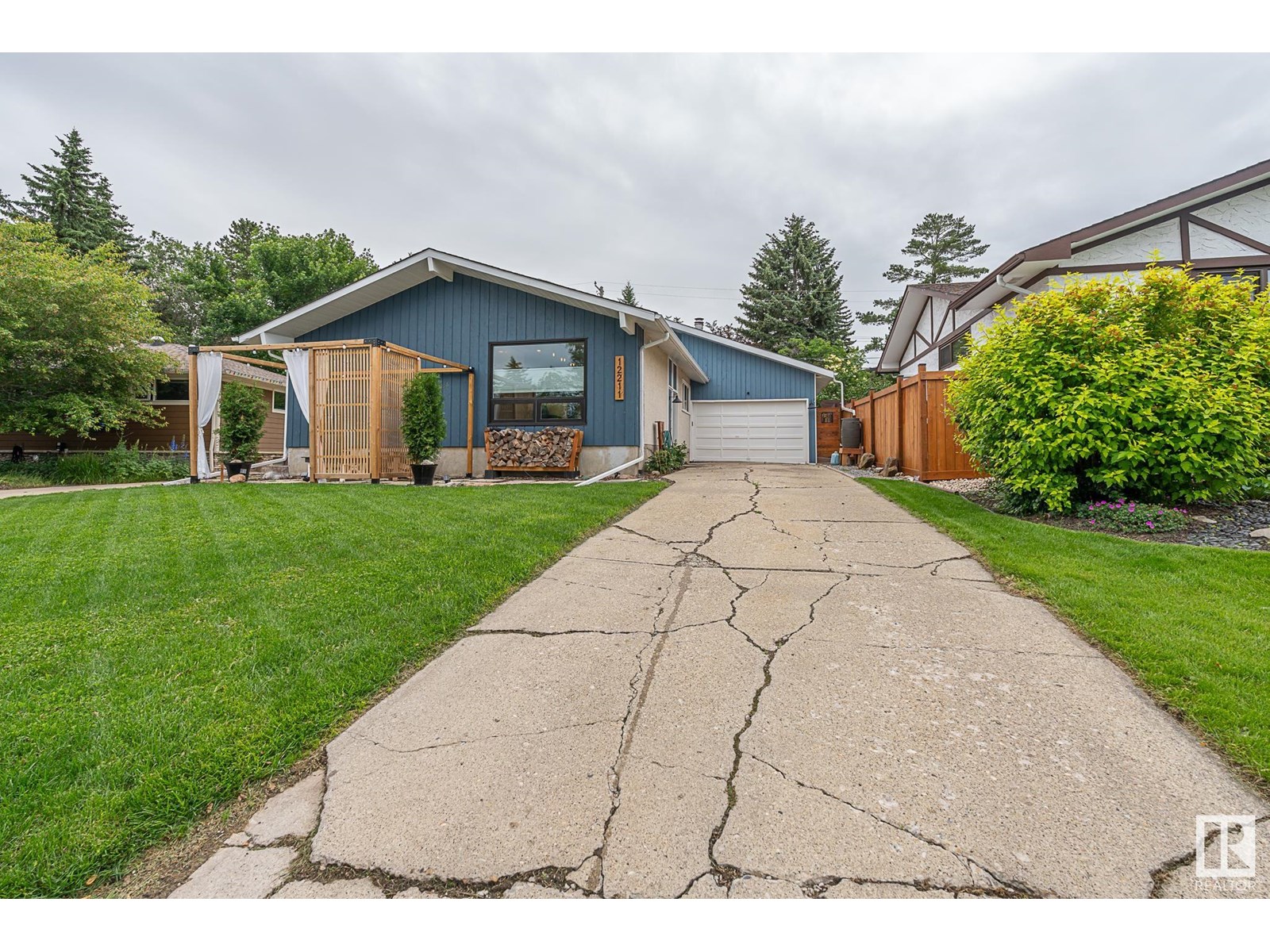 Photo 48 of 12211 42 A Av Nw, Edmonton AB