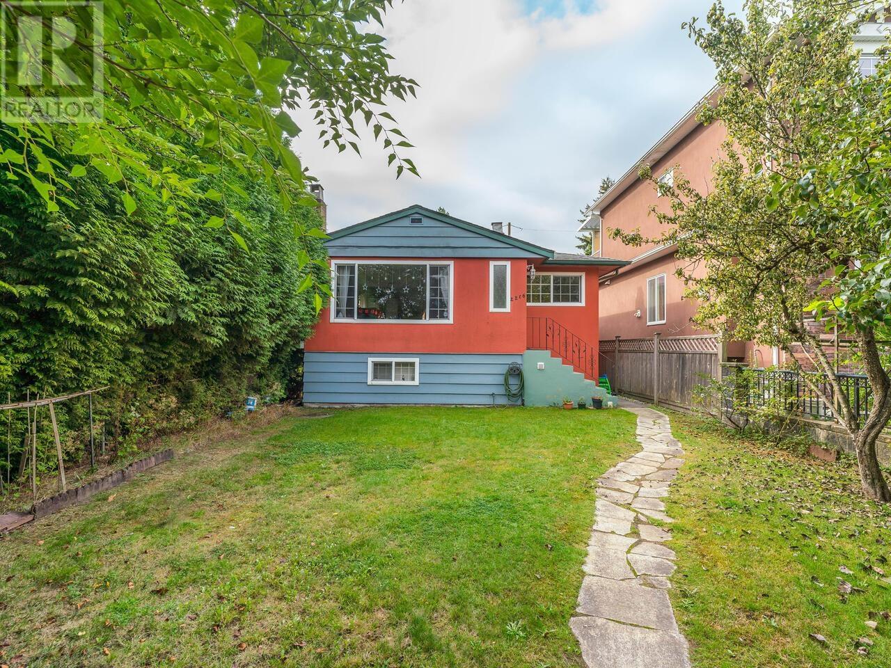 2216 E 41ST AVENUE, Vancouver