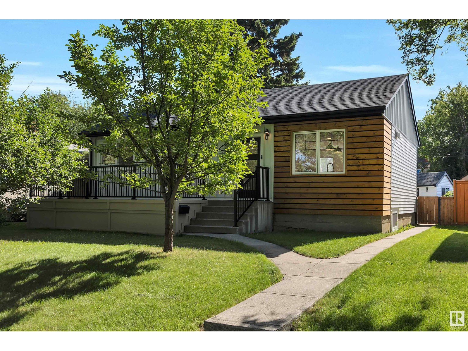 Photo 9 of 8619 80 St Nw, Edmonton AB