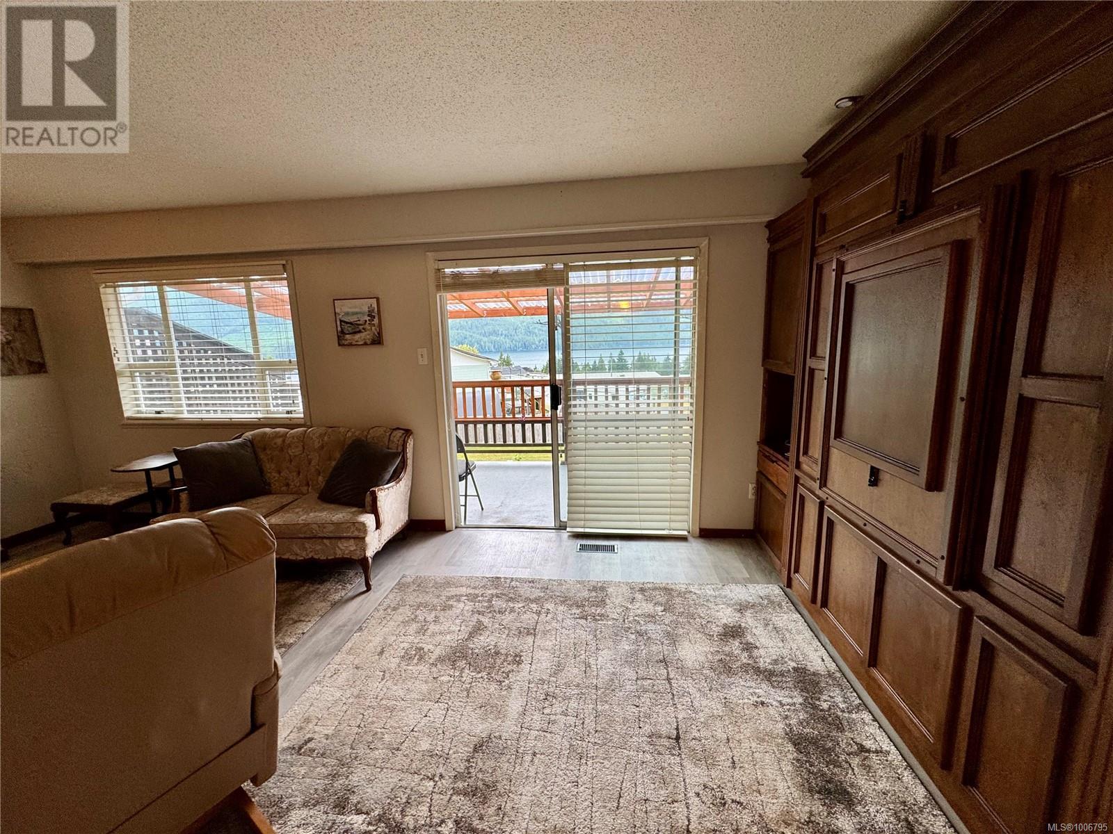 99 McKay Cres, Port Alice