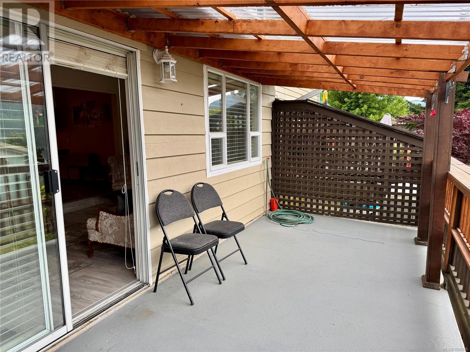 99 McKay Cres, Port Alice