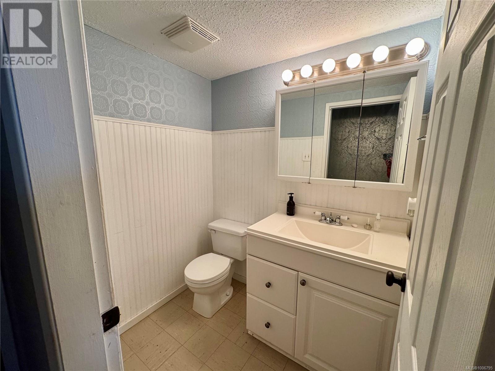 99 McKay Cres, Port Alice