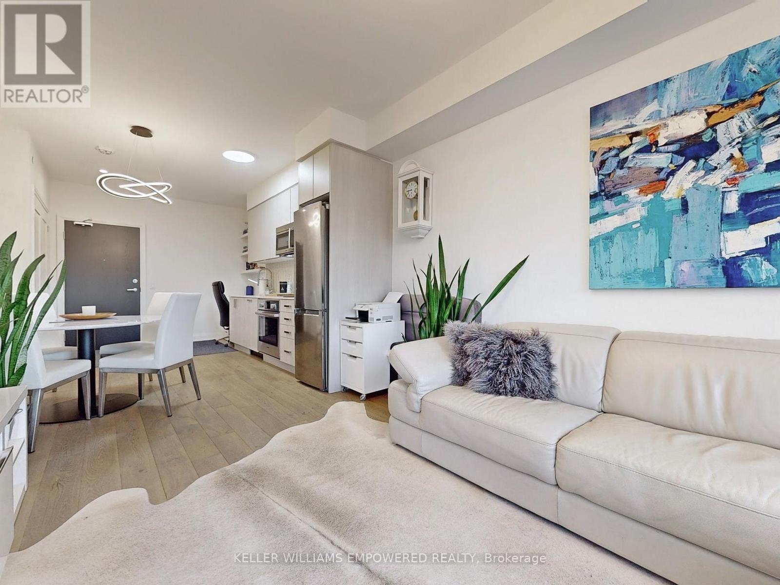 Photo 9 of 219 293 The Kingsway, Toronto ON