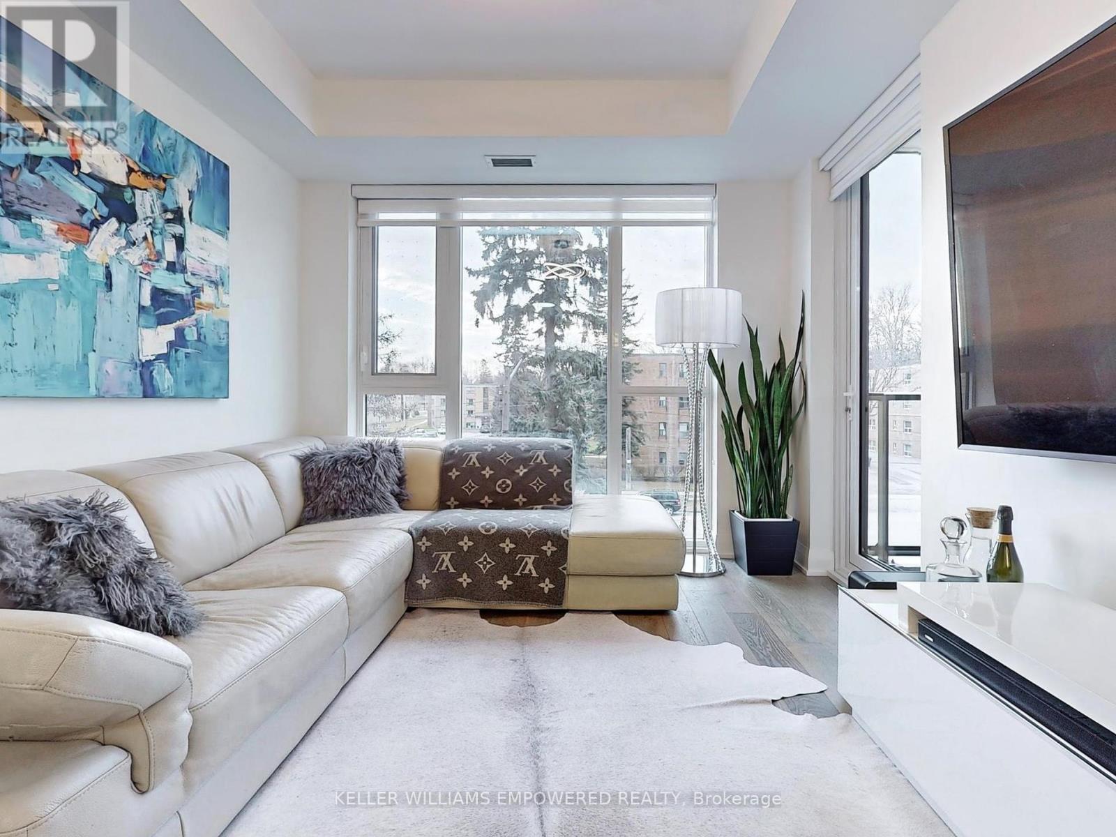 Photo 29 of 219 293 The Kingsway, Toronto ON