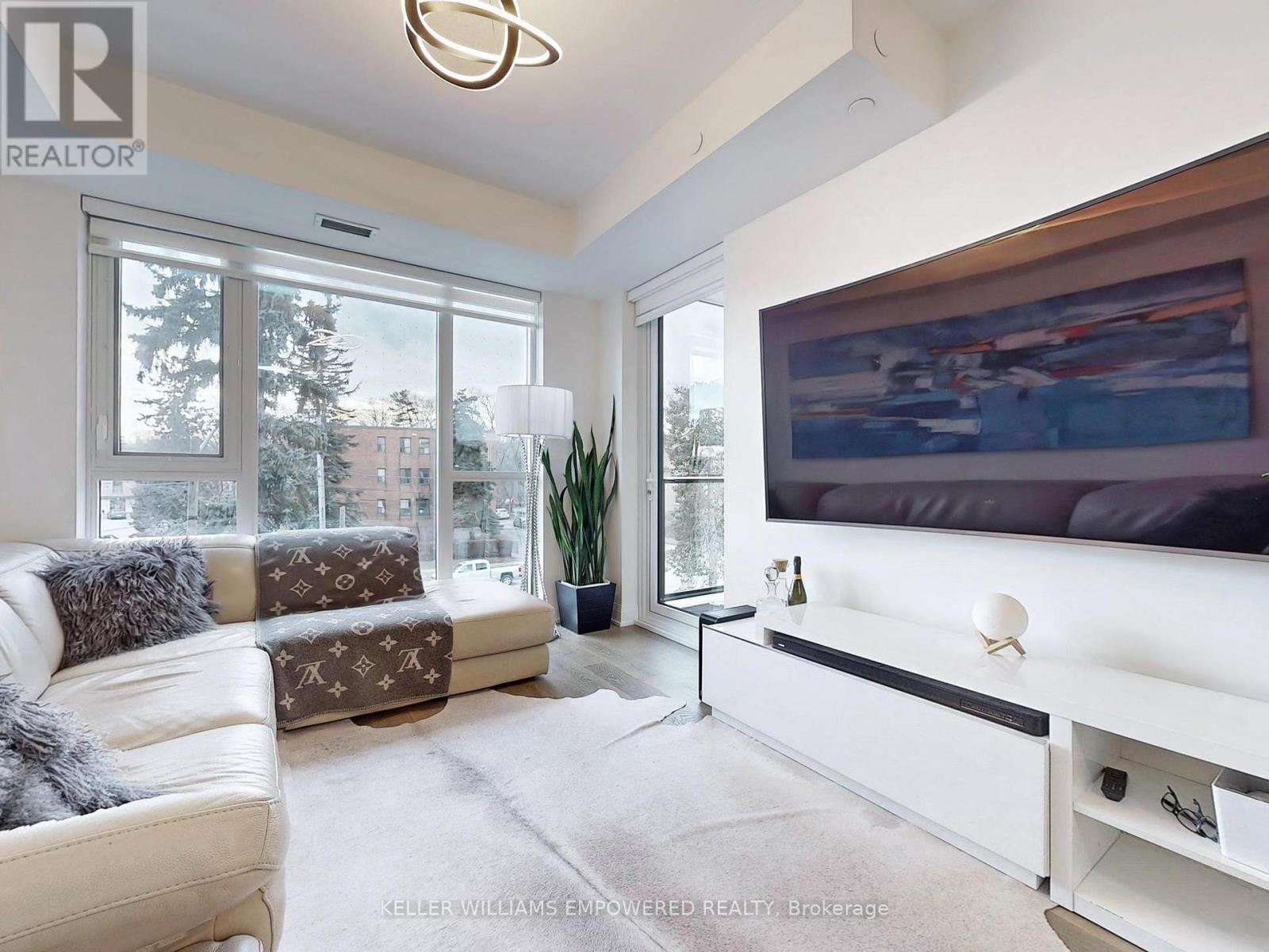 Photo 4 of 219 293 The Kingsway, Toronto ON