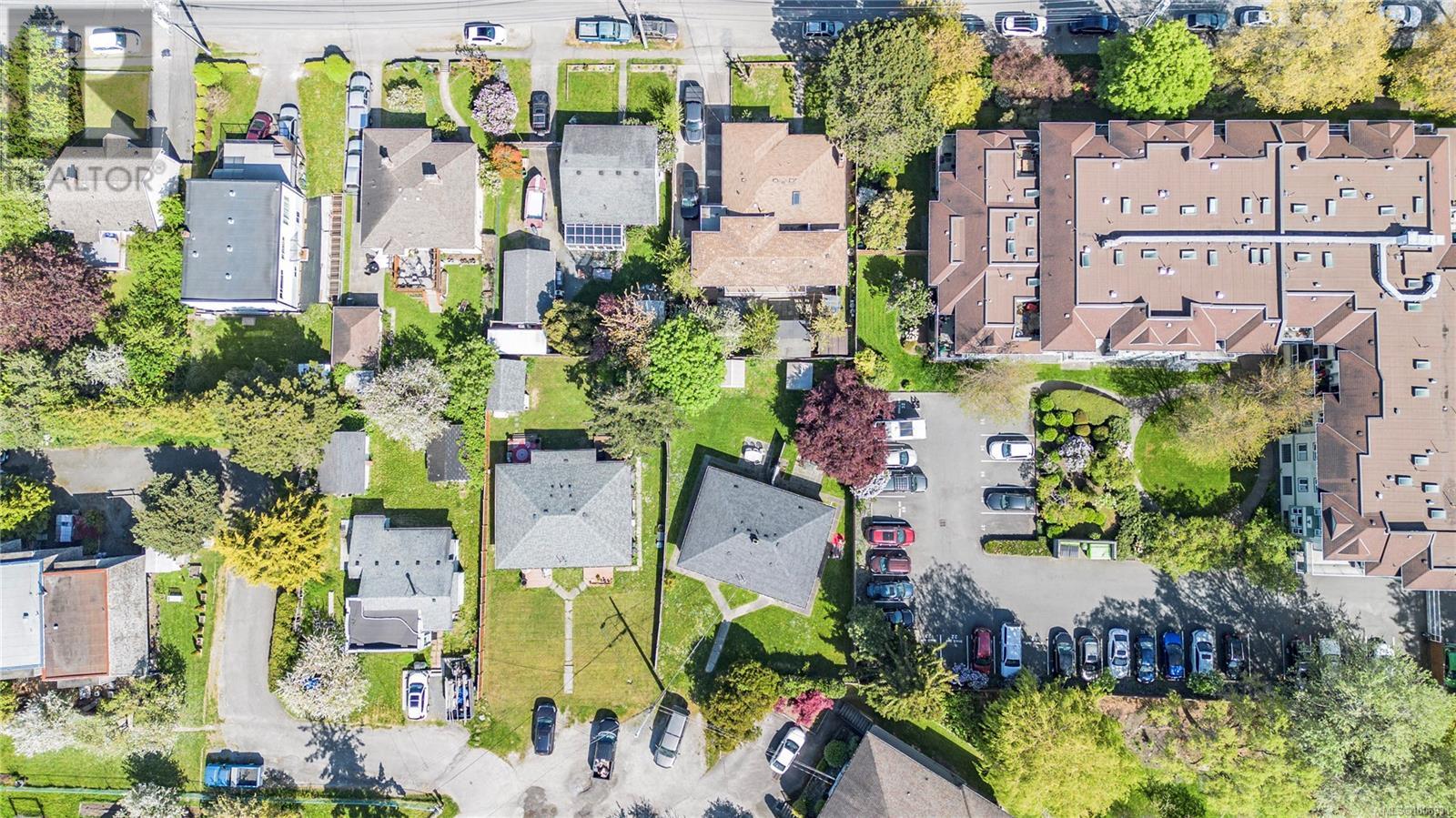 Photo 4 of 270 276 Tolcross Ave, Saanich BC