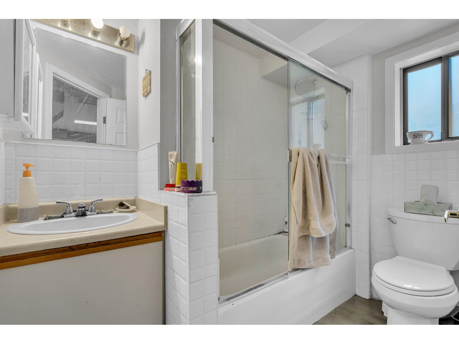 Photo 11 of 12552 99 Avenue, Surrey BC