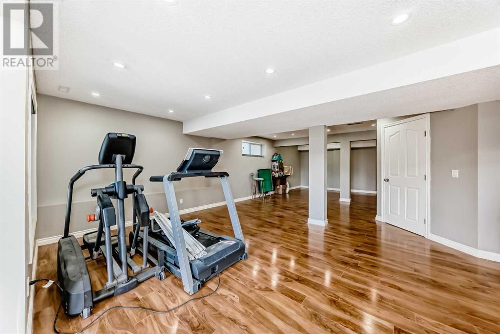 Single Family House for Sale in  Edgeridge Circle NW Edgemont Calgary 