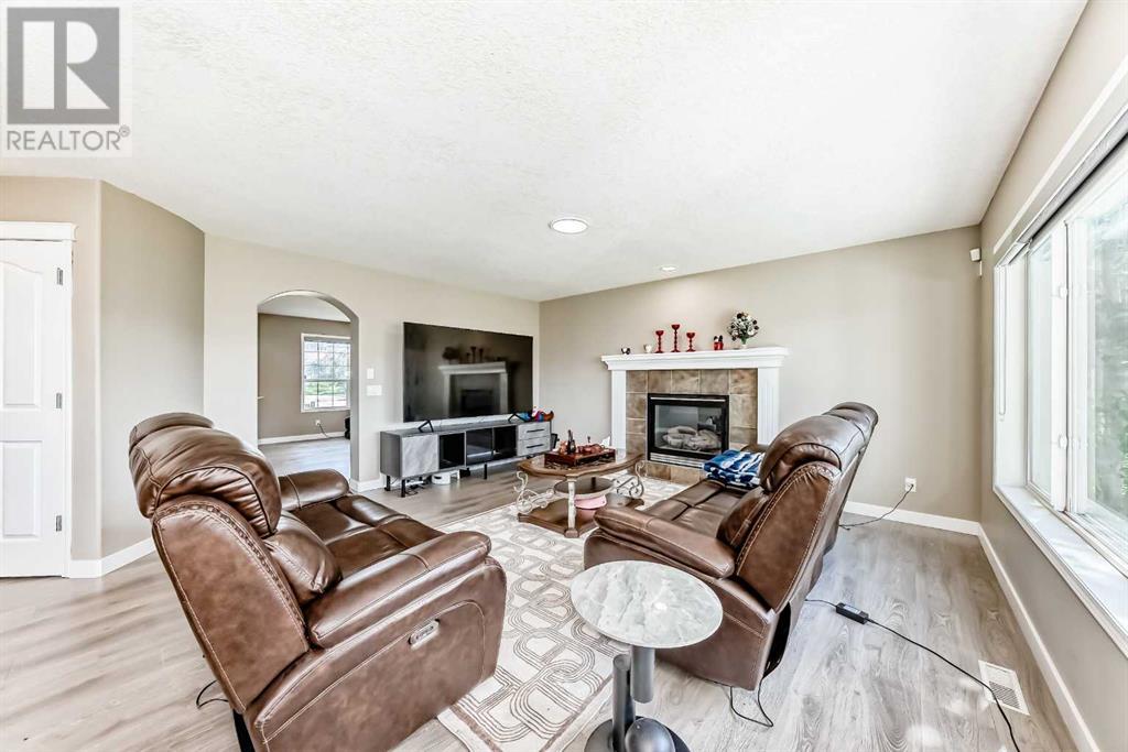 Single Family House for Sale in  Edgeridge Circle NW Edgemont Calgary 