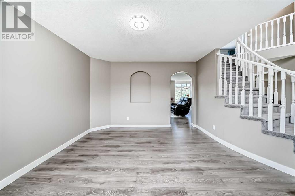 Single Family House for Sale in  Edgeridge Circle NW Edgemont Calgary 
