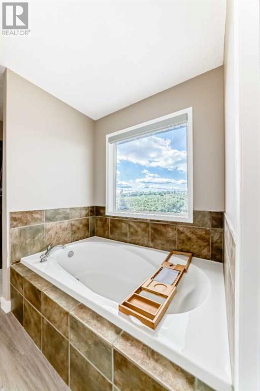 Single Family House for Sale in  Edgeridge Circle NW Edgemont Calgary 