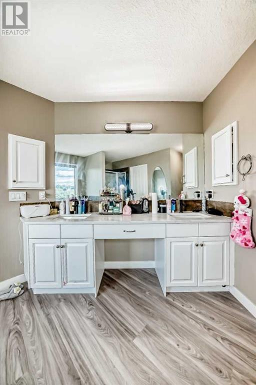 Single Family House for Sale in  Edgeridge Circle NW Edgemont Calgary 