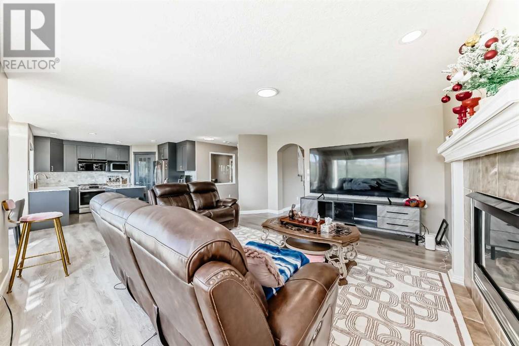 Single Family House for Sale in  Edgeridge Circle NW Edgemont Calgary 