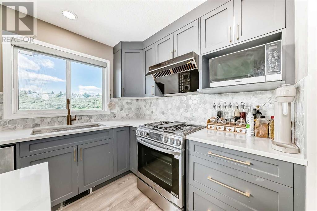 Single Family House for Sale in  Edgeridge Circle NW Edgemont Calgary 