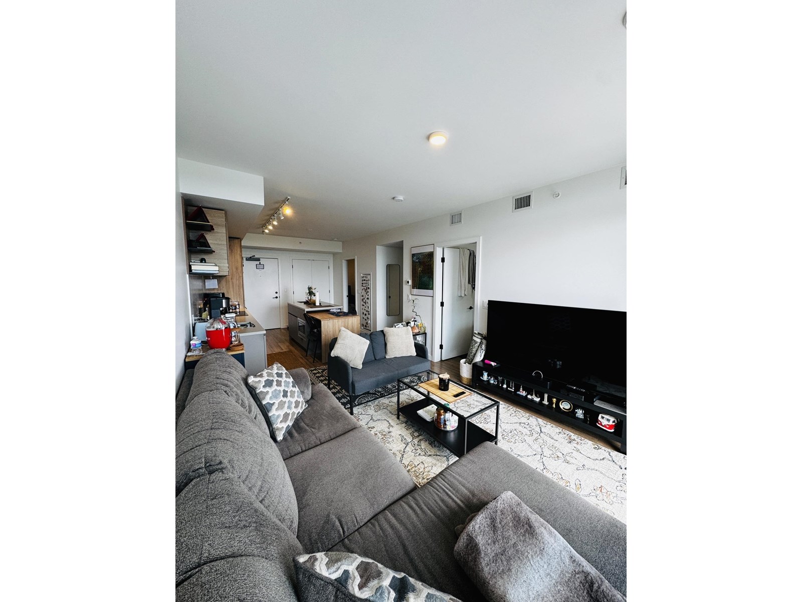 Photo 6 of 1901 13428 105 Avenue, Surrey BC