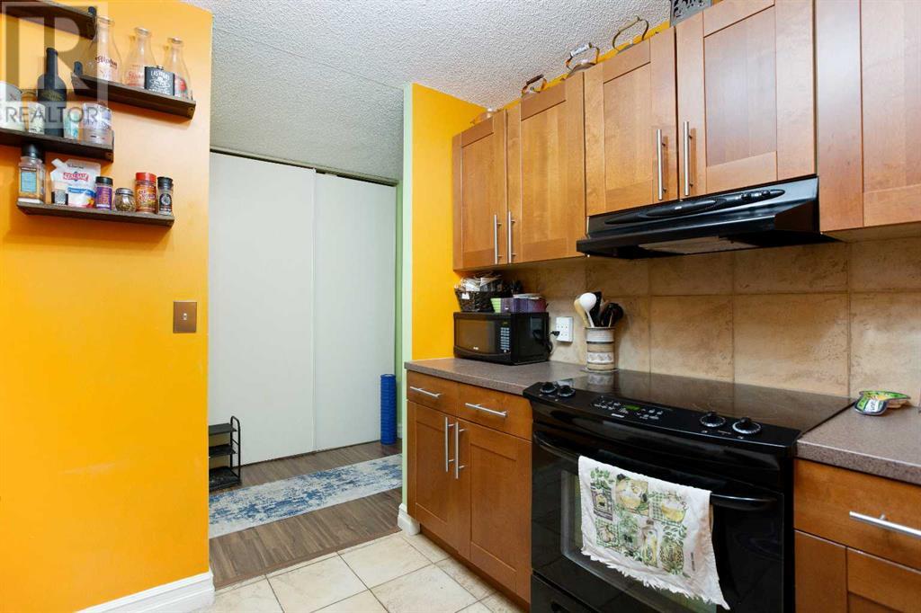 Single Family House for Sale in   Dalton Drive NW Dalhousie Calgary 