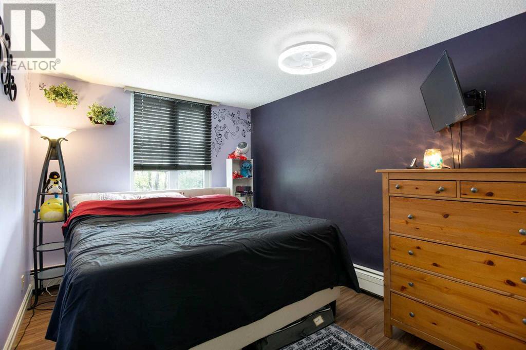 Single Family House for Sale in   Dalton Drive NW Dalhousie Calgary 