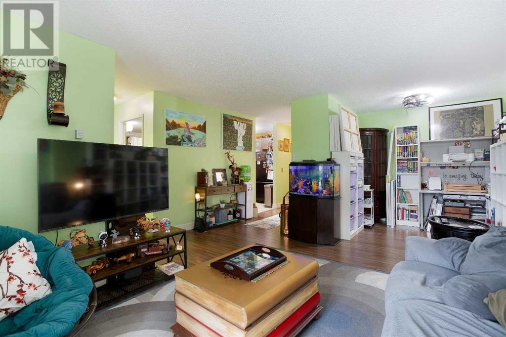 Single Family House for Sale in   Dalton Drive NW Dalhousie Calgary 