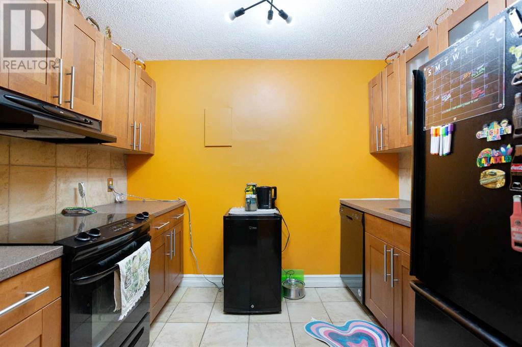 Single Family House for Sale in   Dalton Drive NW Dalhousie Calgary 
