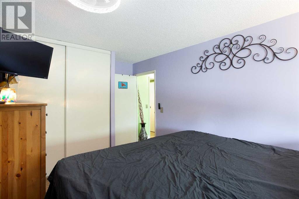 Single Family House for Sale in   Dalton Drive NW Dalhousie Calgary 