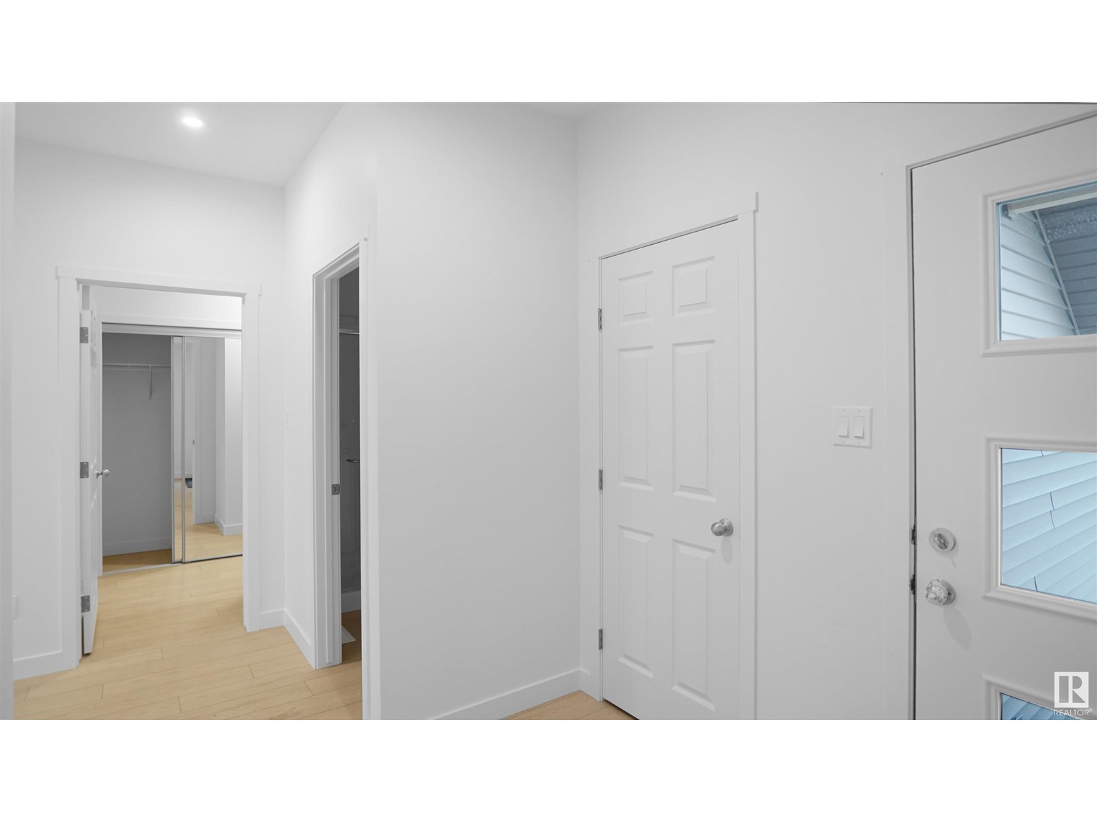 Photo 3 of 4715 Kinney Rd Sw, Edmonton AB