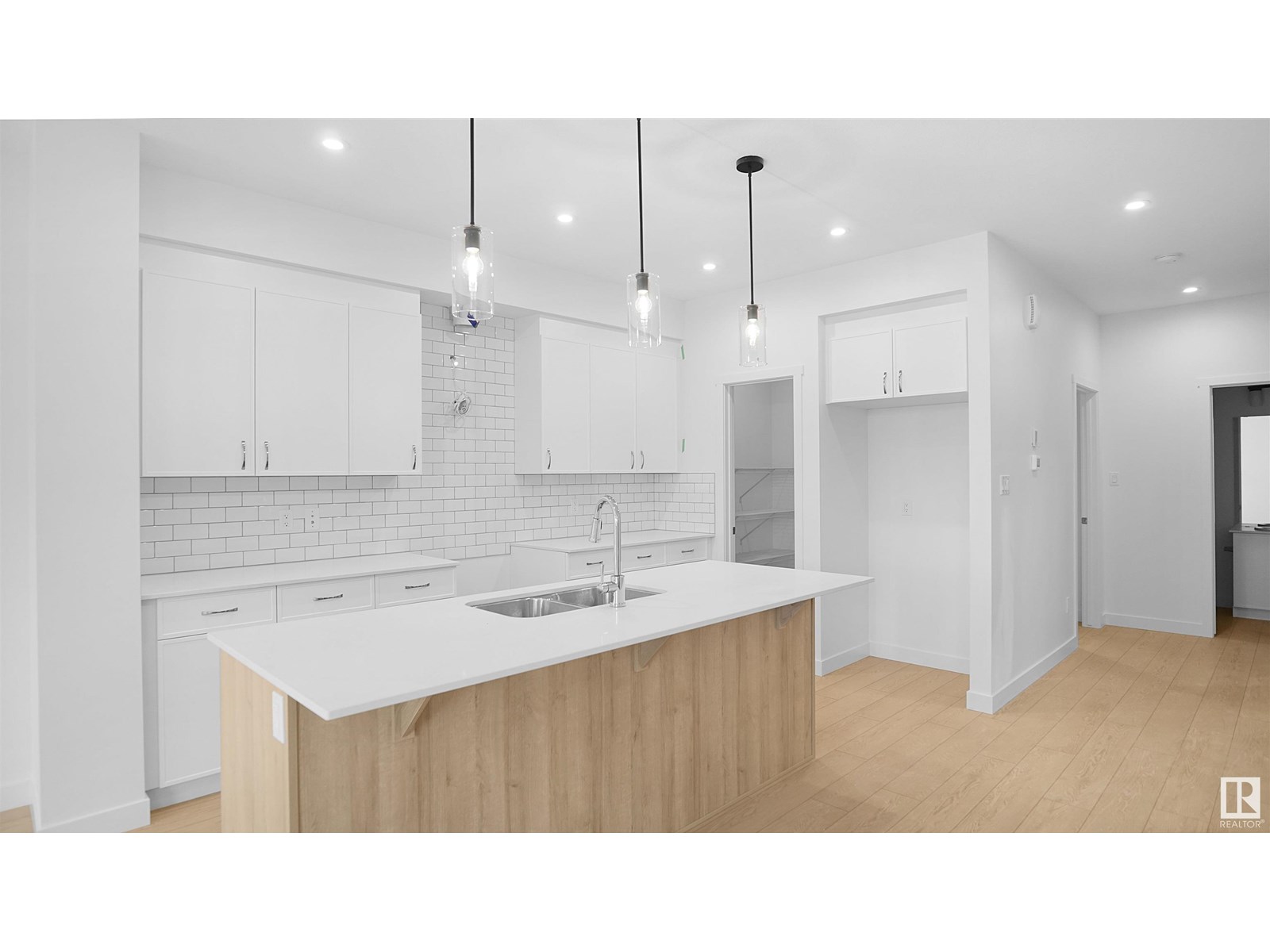 Photo 9 of 4715 Kinney Rd Sw, Edmonton AB