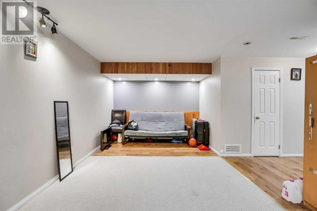 Single Family House for Sale in  Taravista Gardens NE Taradale Calgary 