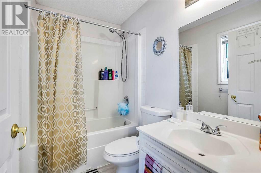 Single Family House for Sale in  Taravista Gardens NE Taradale Calgary 