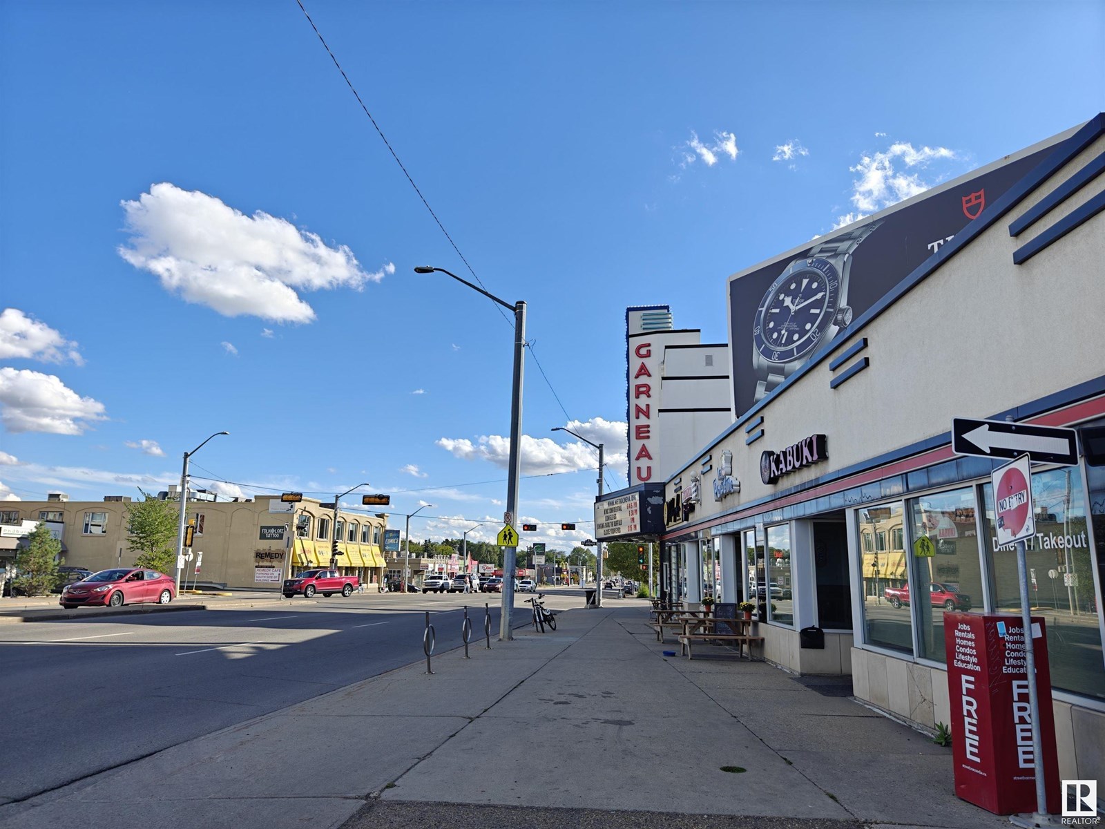 Photo 3 of 8724 109 St Nw, Edmonton AB
