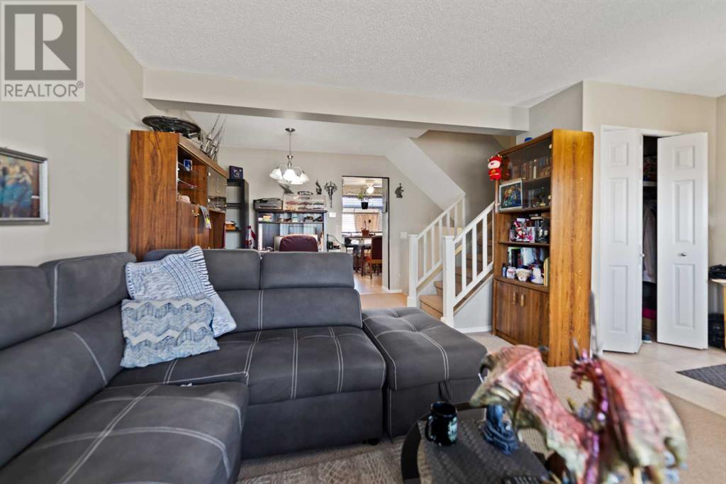 Single Family House for Sale in A Fonda Green SE Forest Heights Calgary 
