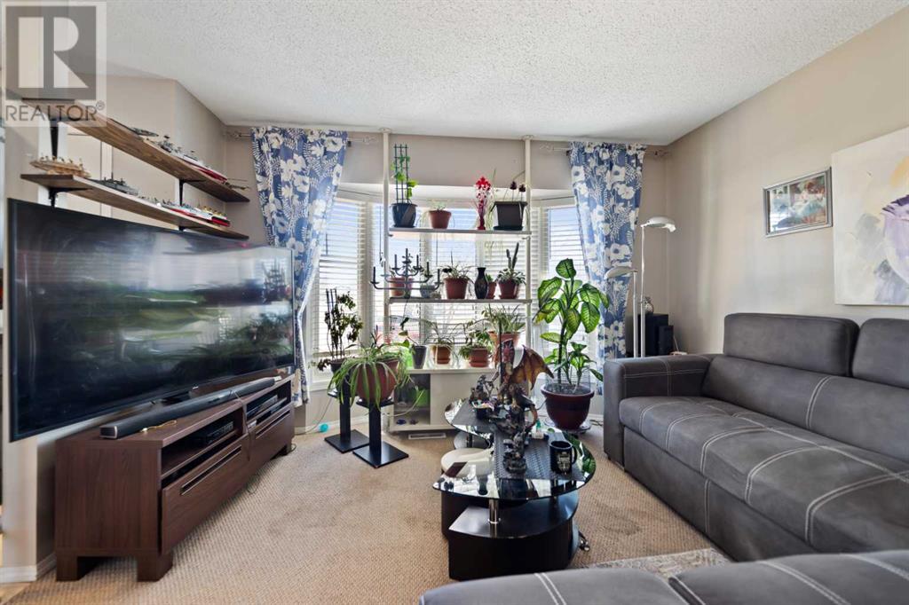 Single Family House for Sale in A Fonda Green SE Forest Heights Calgary 