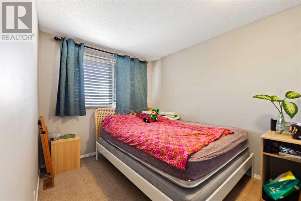 Single Family House for Sale in A Fonda Green SE Forest Heights Calgary 