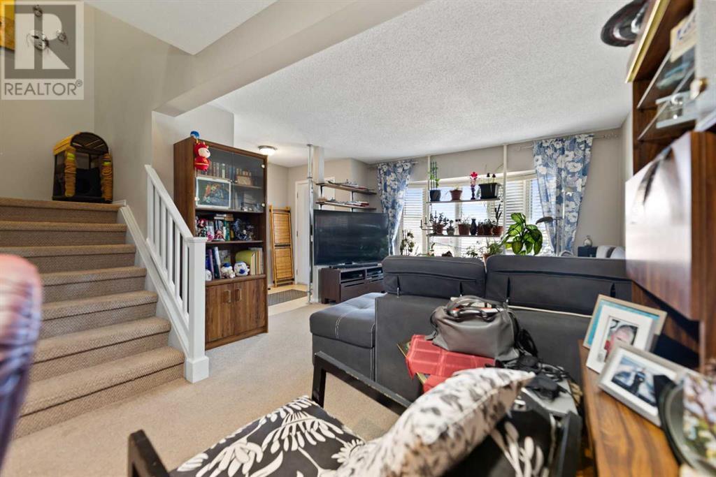 Single Family House for Sale in A Fonda Green SE Forest Heights Calgary 