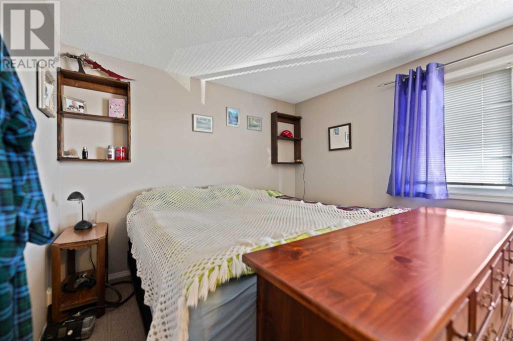 Single Family House for Sale in A Fonda Green SE Forest Heights Calgary 