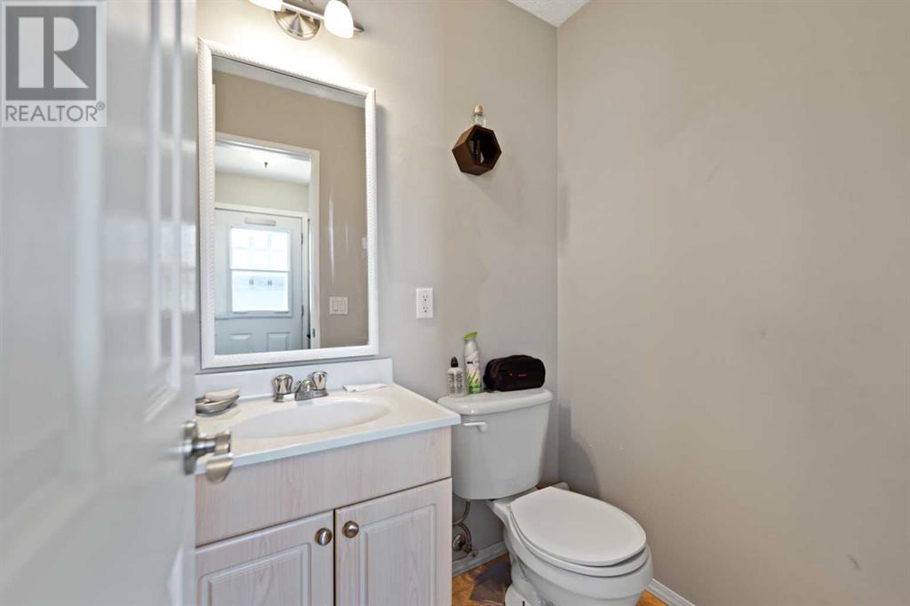 Single Family House for Sale in A Fonda Green SE Forest Heights Calgary 