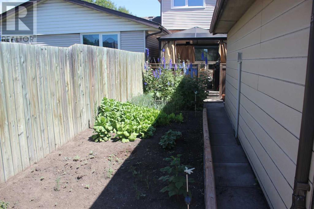 Single Family House for Sale in A Fonda Green SE Forest Heights Calgary 