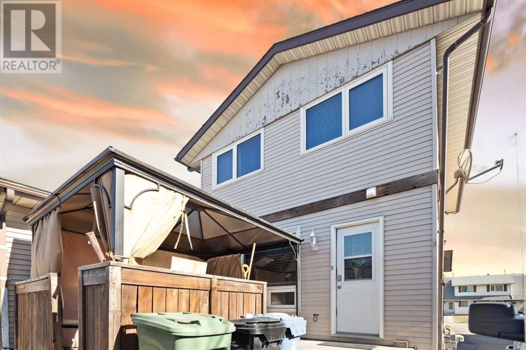 Single Family House for Sale in A Fonda Green SE Forest Heights Calgary 
