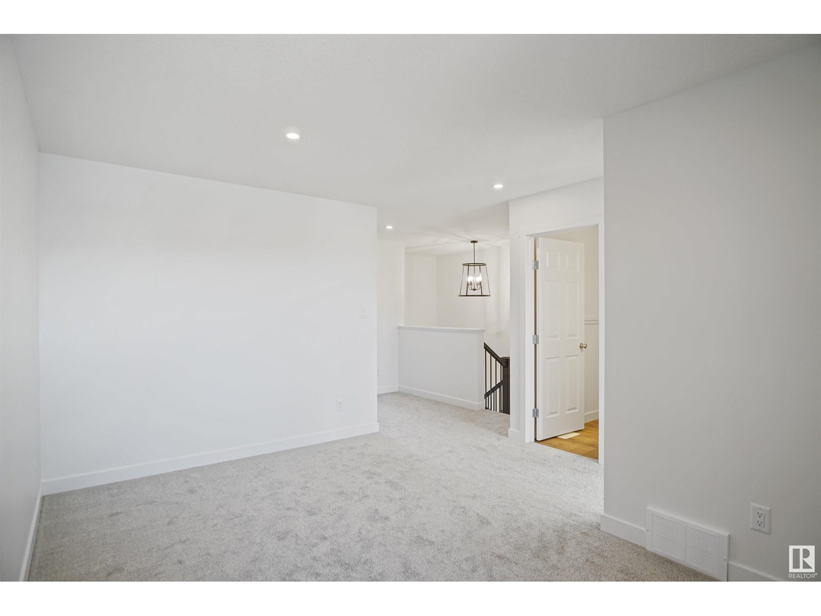 Photo 13 of 17627 46 St Nw, Edmonton AB
