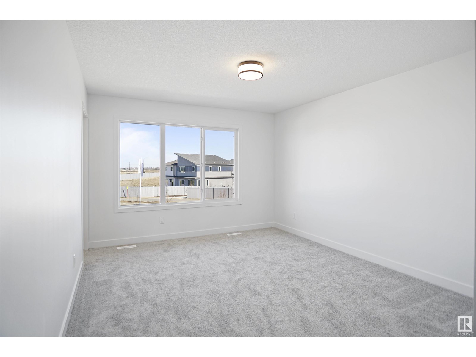 Photo 15 of 17627 46 St Nw, Edmonton AB