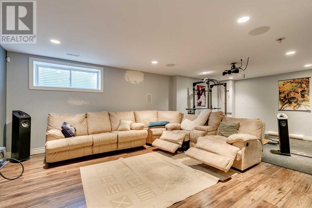Single Family House for Sale in   Strathlea Common SW Strathcona Park Calgary 