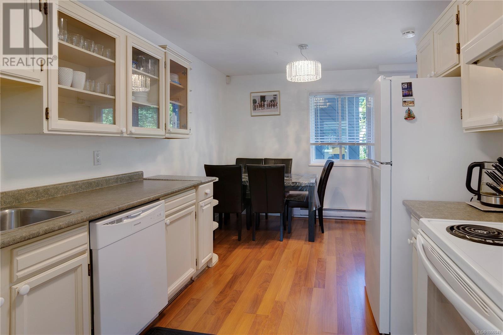 Photo 14 of 2 230 Wakesiah Ave, Nanaimo BC