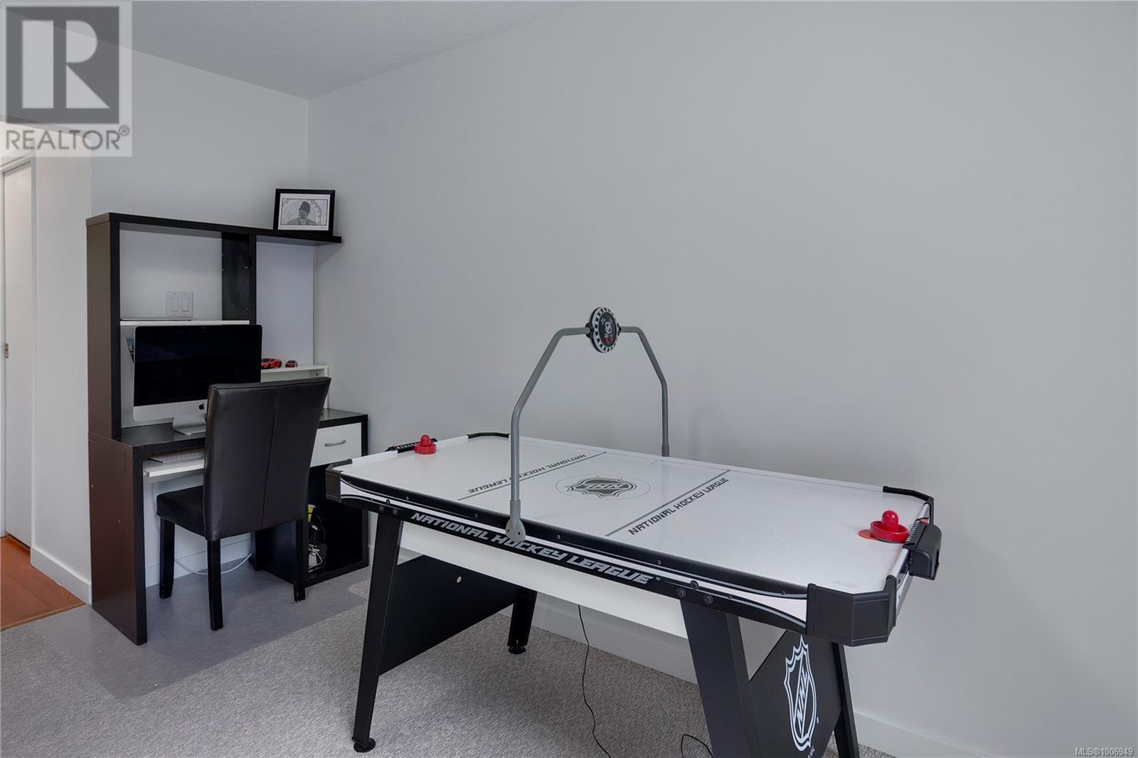 Photo 4 of 2 230 Wakesiah Ave, Nanaimo BC