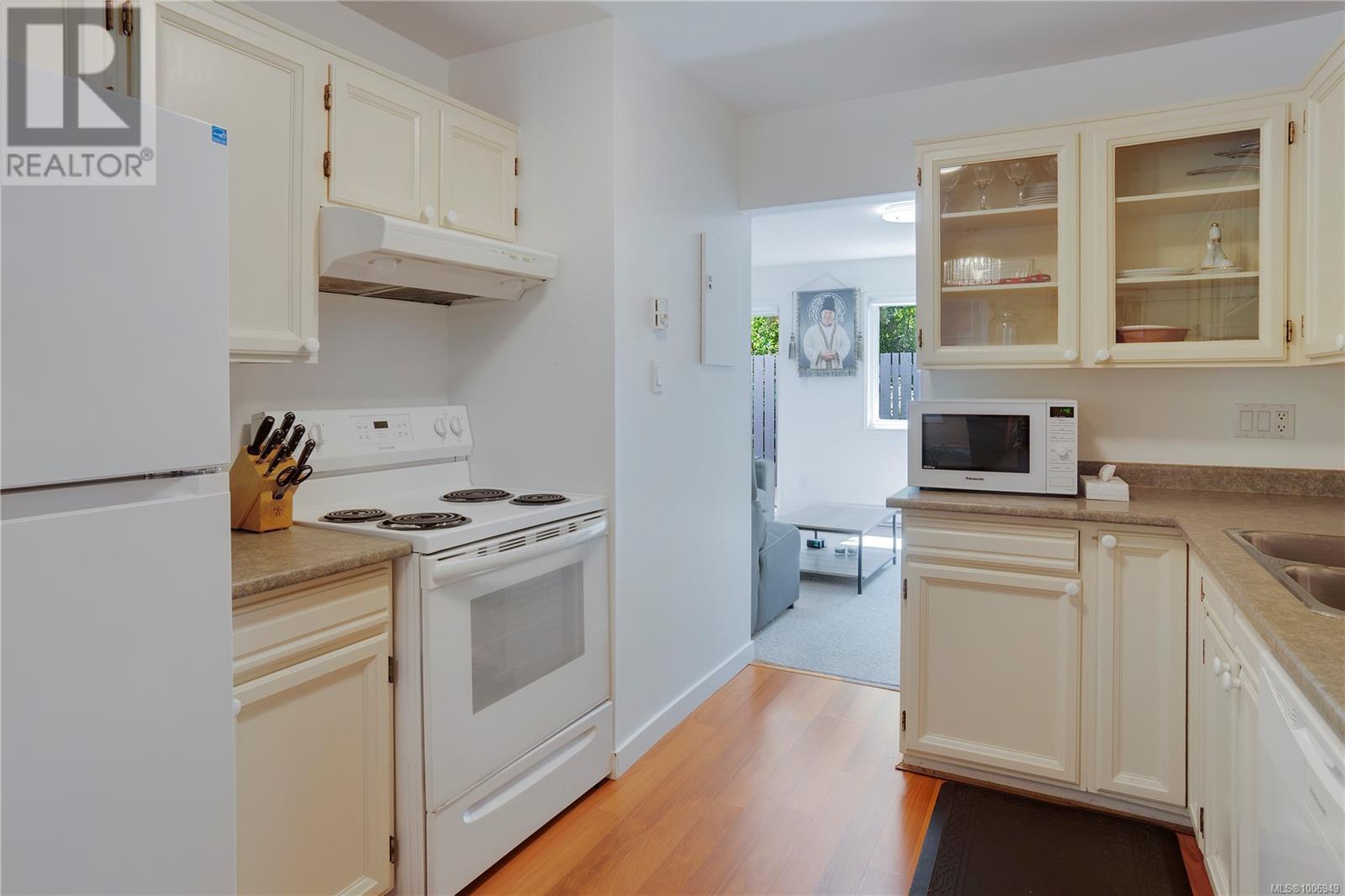 Photo 21 of 2 230 Wakesiah Ave, Nanaimo BC