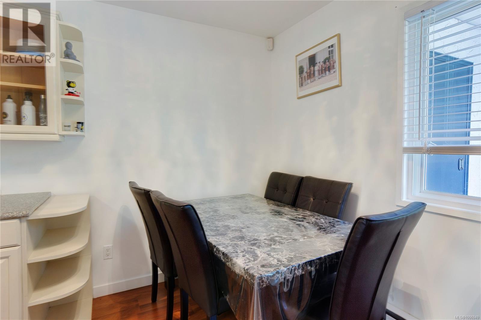 Photo 6 of 2 230 Wakesiah Ave, Nanaimo BC