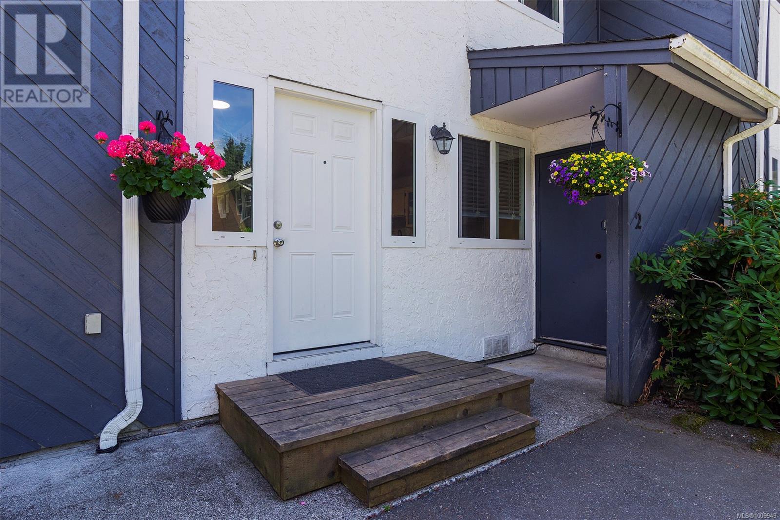 Photo 5 of 2 230 Wakesiah Ave, Nanaimo BC