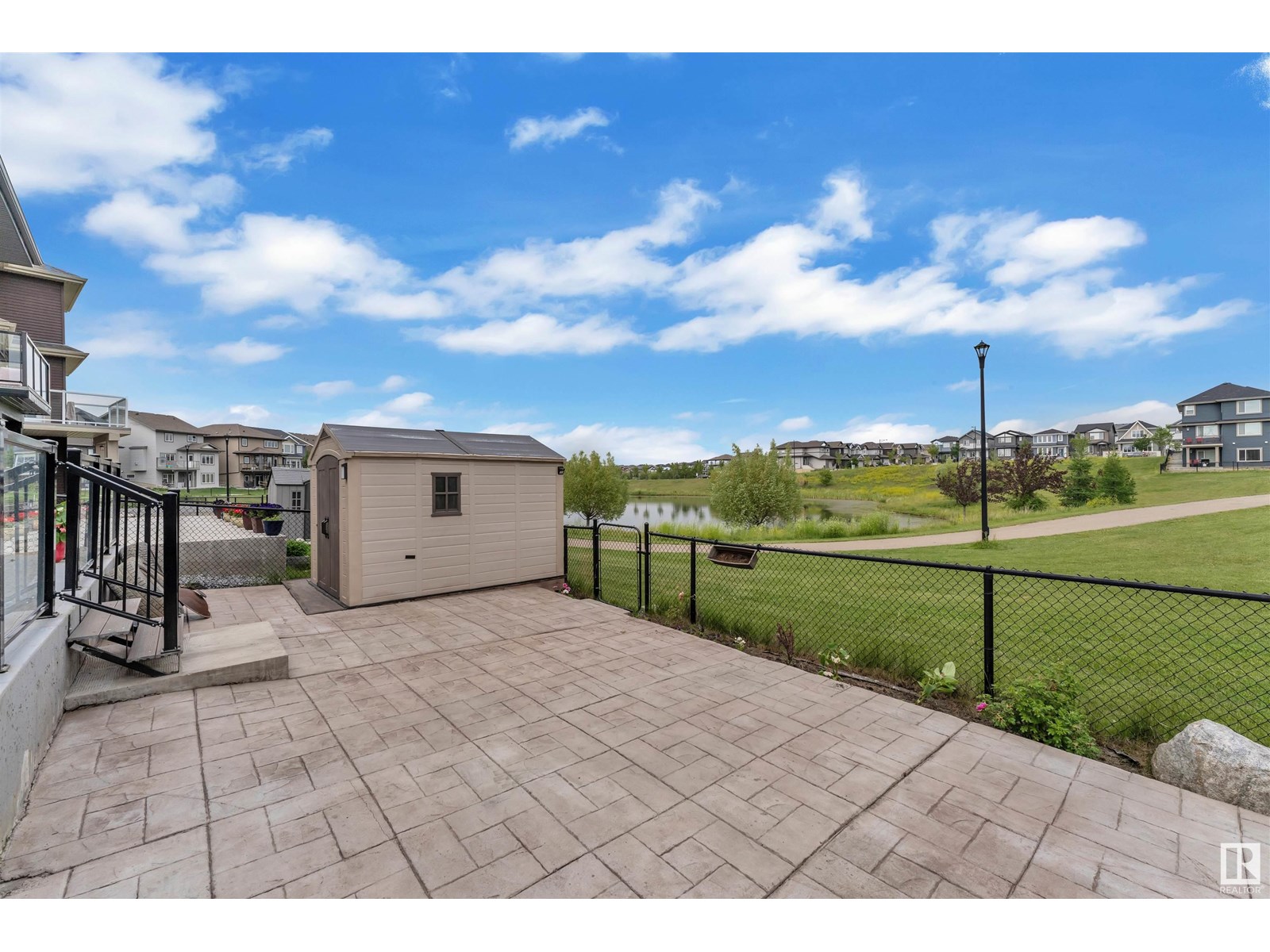 Photo 7 of 2217 56 St Sw, Edmonton AB