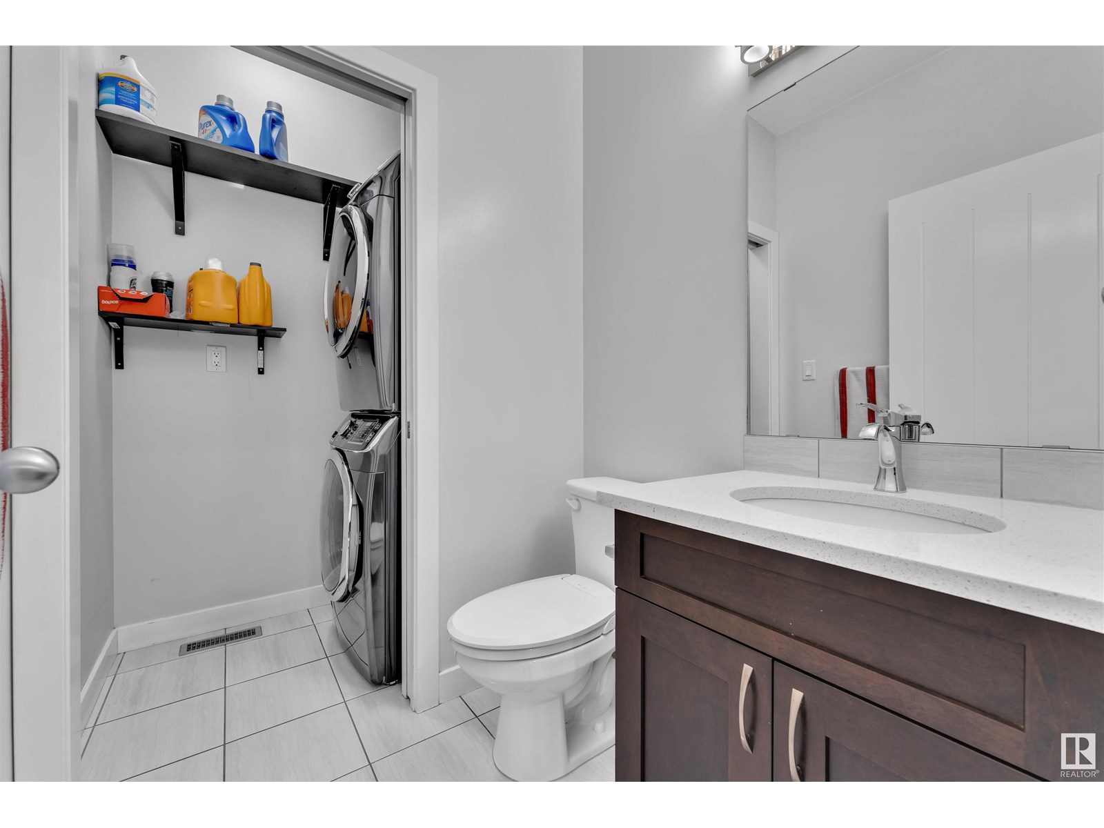 Photo 12 of 2217 56 St Sw, Edmonton AB
